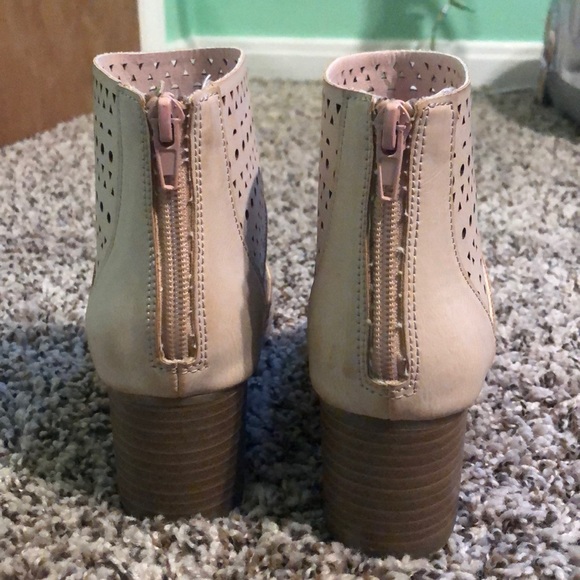 Light pink open toe bootie with small heel - Picture 3 of 3